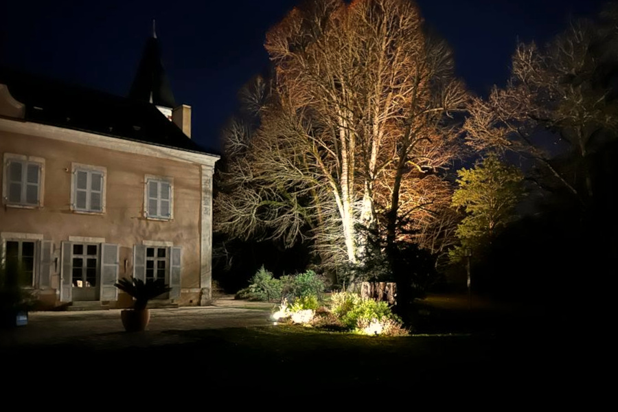 photo d'un salon bien éclairé